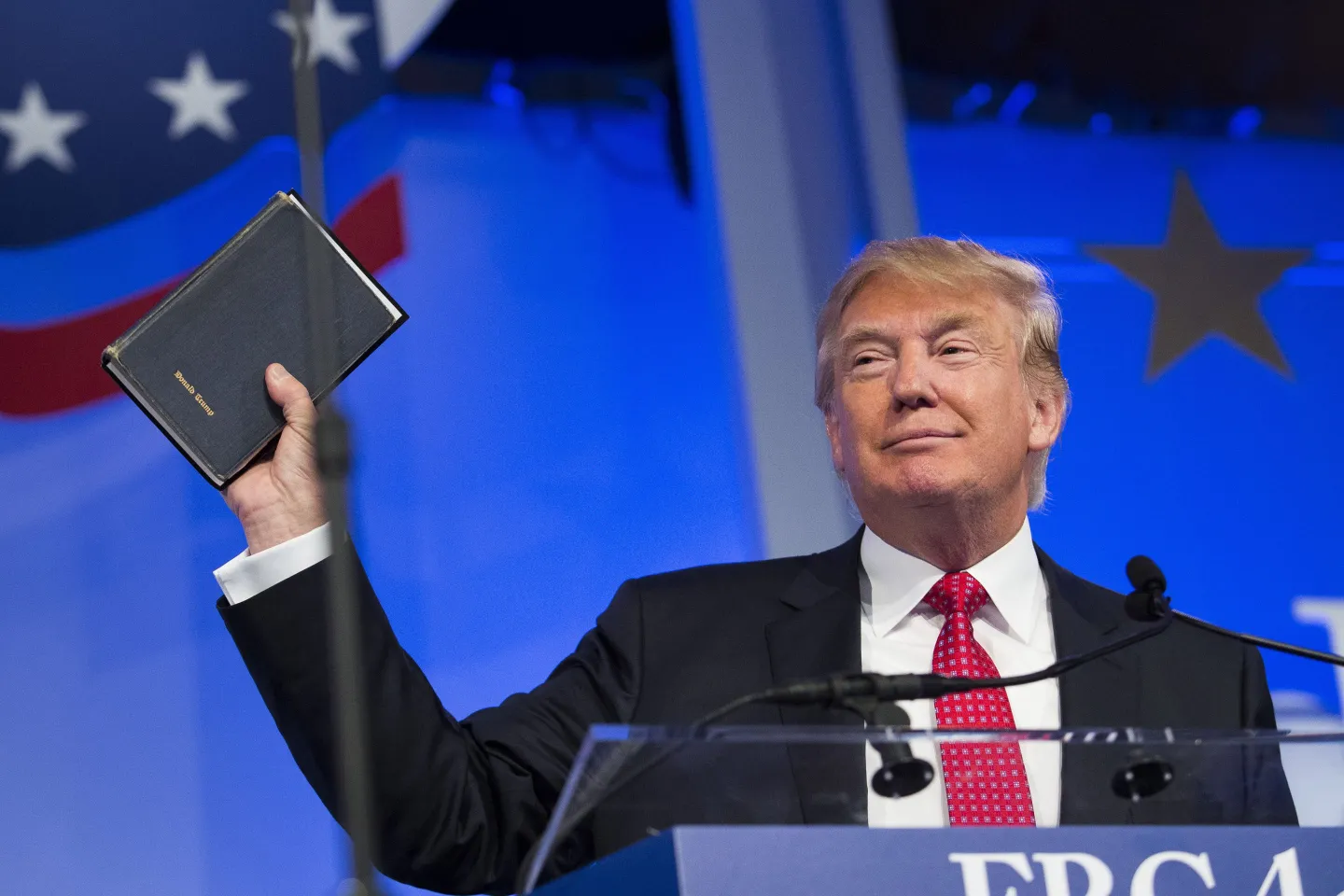 Perezida Trump agiye gusomera abanyamerika bibiliya mu gikorwa cyiswe “America Reads the Bible”