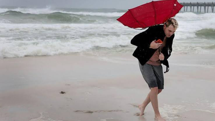 Hurricane Isaias hits Florida, forcing thousands to evacuate